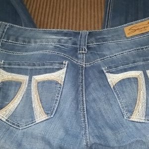 Seven7 capri jeans......super super stylish!